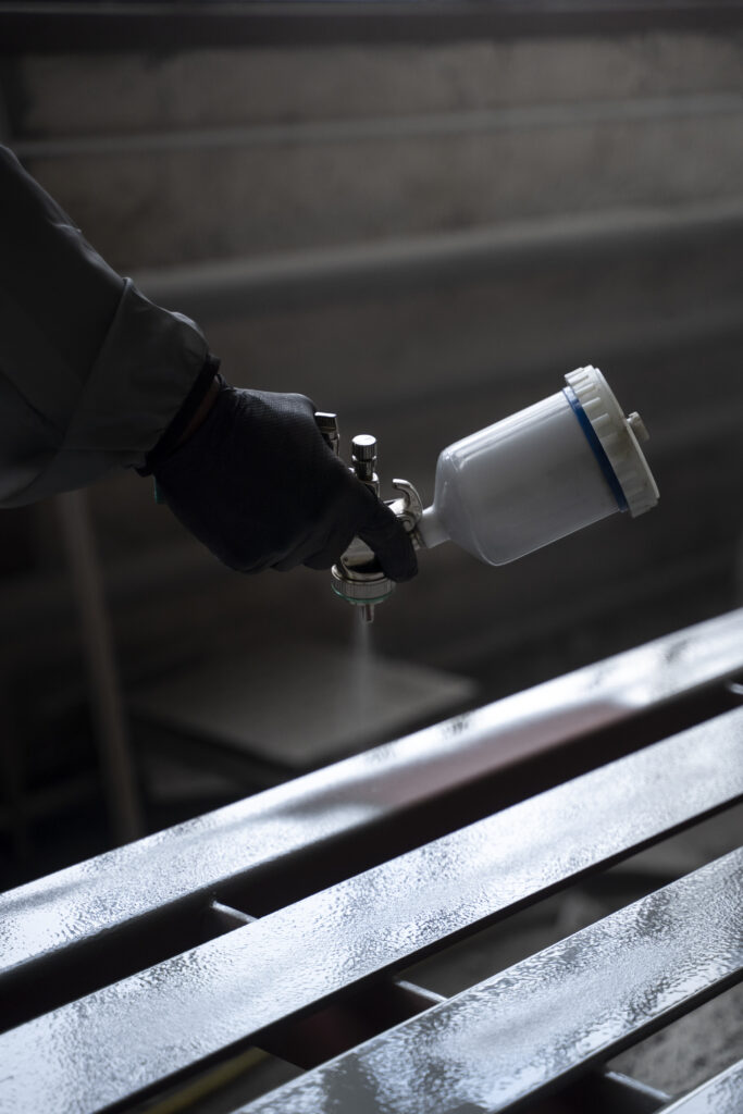 hand-spraying-powder-paint-from-gun-side-view